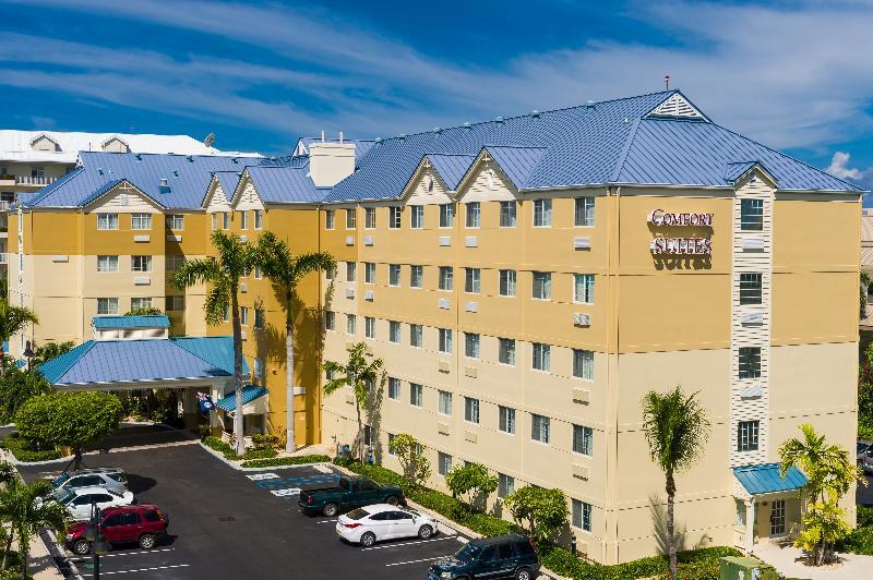Hampton By Hilton Grand Cayman Seven Mile Beach Джорджтаун Экстерьер фото